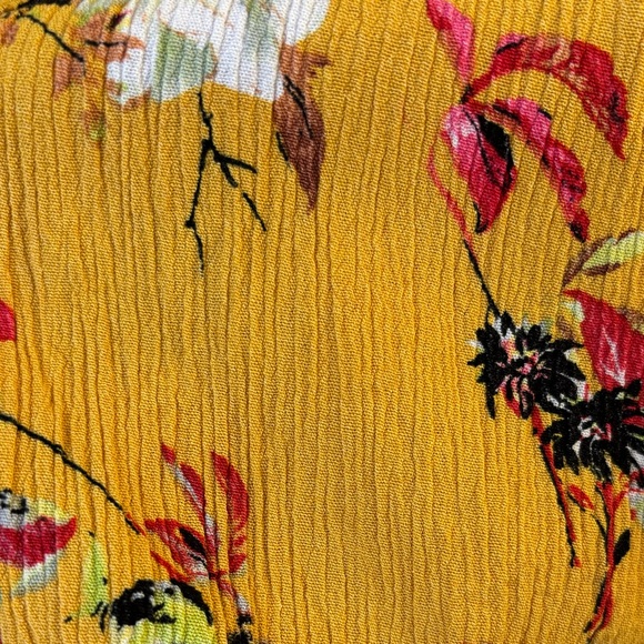 🌻SOLD🌻Brand New Saffron Floral Flutter Tunic Size Large - Picture 6 of 7